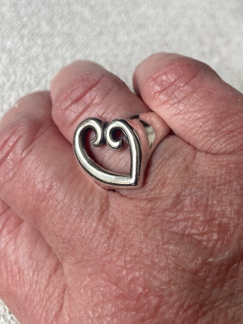 James Avery "Mother's Love" Sterling Silver Open Heart Ring. Size 8 - Picture 13 of 17